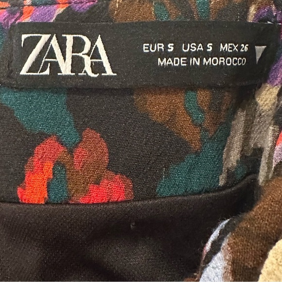 ZARA Floral And Black Print Mini Skirt Ruched Sides Women’s Size Small - Picture 10 of 10